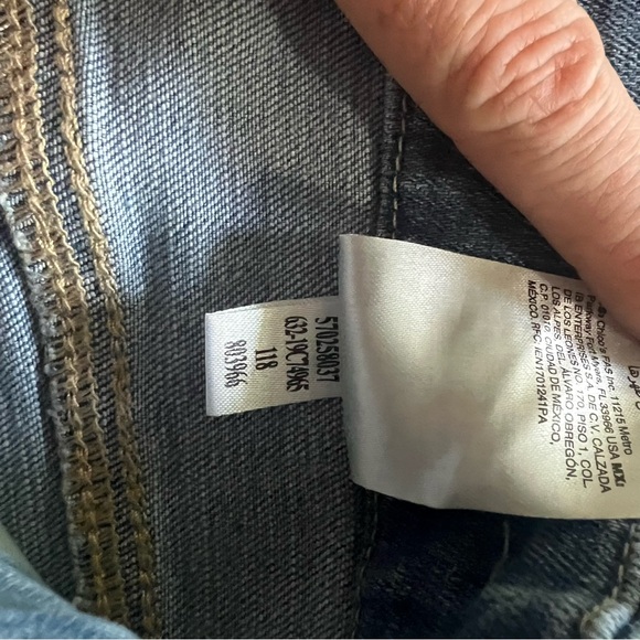 Chico’s Petite So Slimming Side Slit Girlfriend Ankle Jeans - 4P SP(Chico’s 0P) - Picture 6 of 9